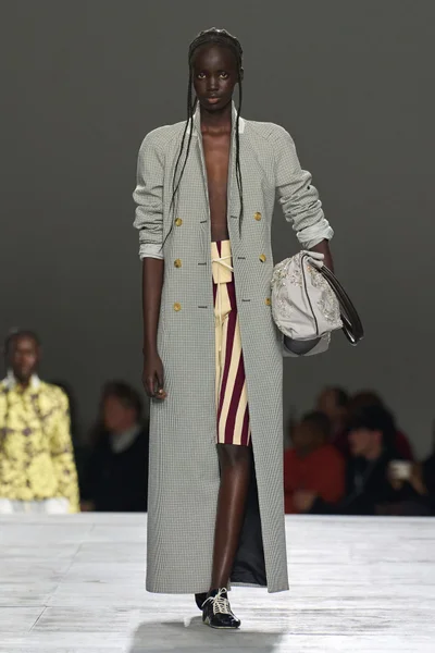 Look 12